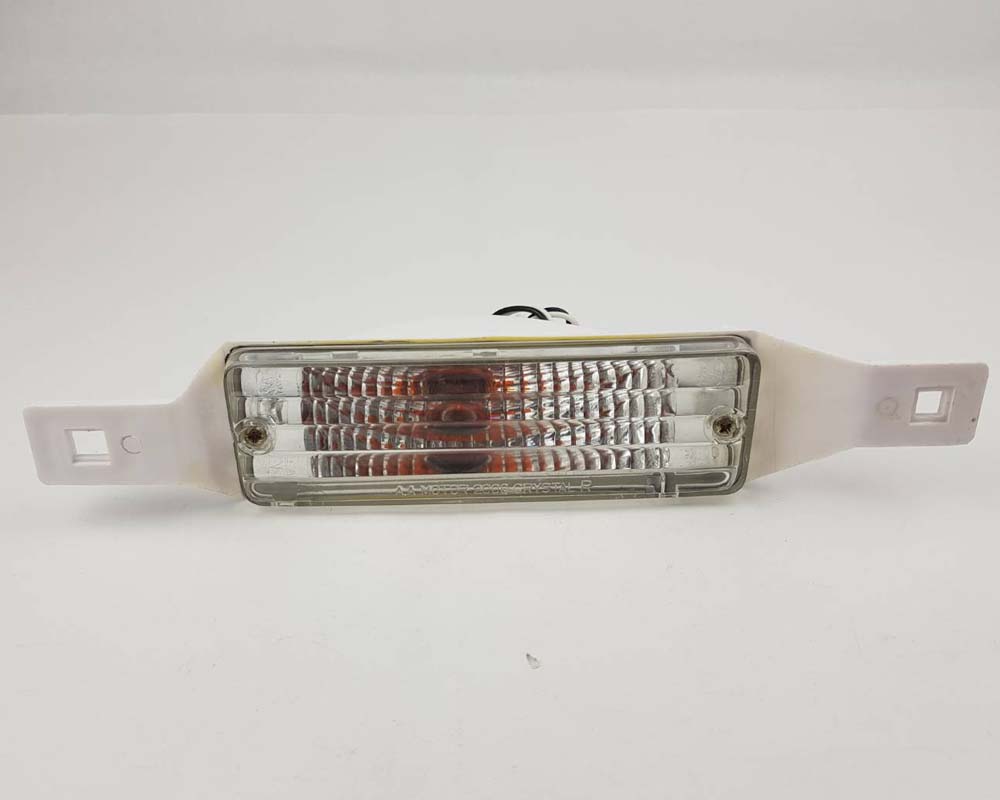 Front Bumper Turn Signal Light Left Hand (LH) for 1979–1981 Toyota Hilux RN30 / RN40 Pickup OEM 81520-39315