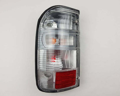 Front bumper turn signal light pair LH RH for 1979–1981 Toyota Hilux RN30 / RN40 Pickup OEM 81520-39315 81510-39315